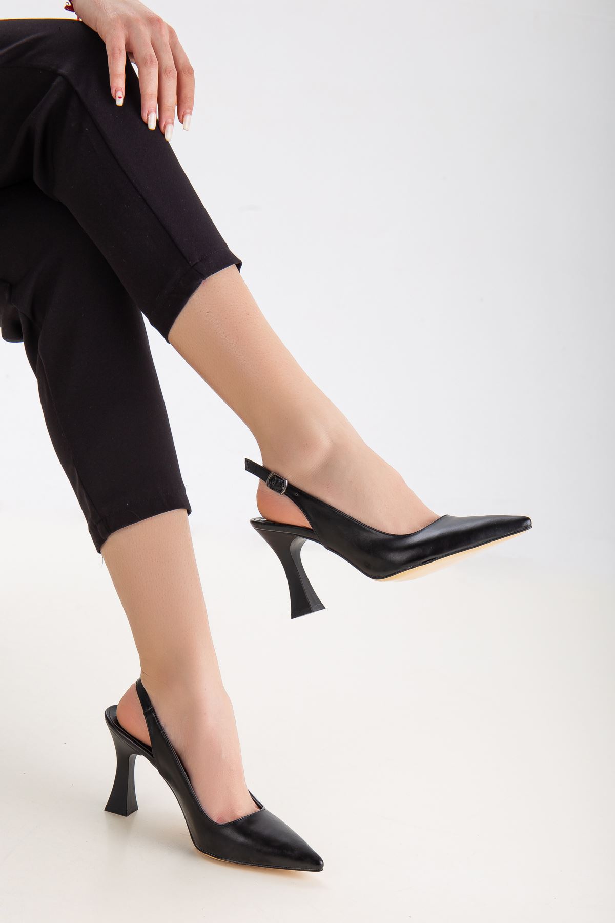 Juno Kadın Şampanya Ökçe Topuklu Ayakkabı Siyah Cilt